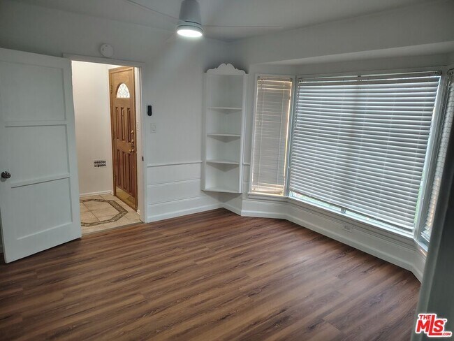 Building Photo - 5446 Angeles Vista Blvd