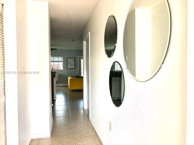 Building Photo - 3071 Riverside Dr