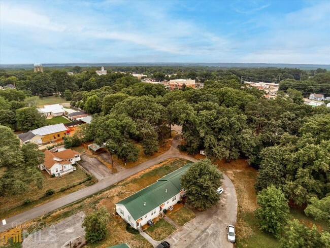 Building Photo - 196 Amy St