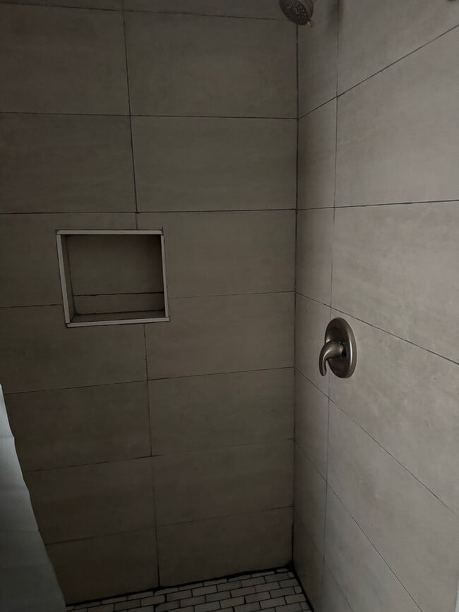 Building Photo - 3 bd 1 ba dowtown town Gadsden