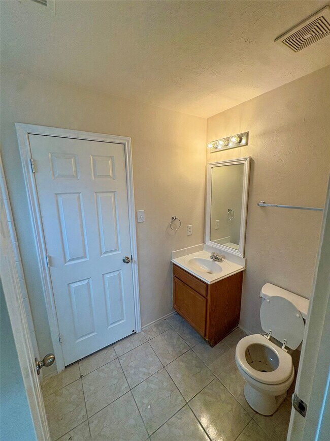 Building Photo - 13826 Fort Nelson Dr