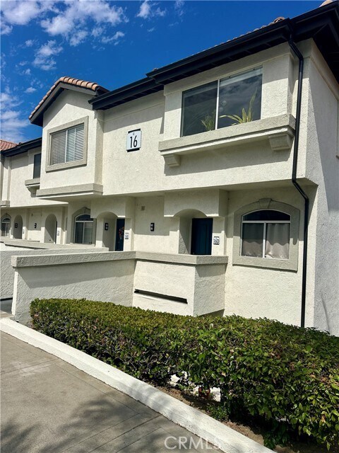 Building Photo - 30902 Club House Dr