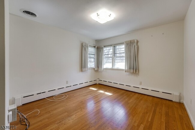 Building Photo - 17 Oxford Dr