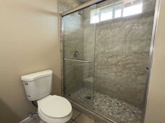 Building Photo - Casa Millar | Spacious Homes for Comfortab...