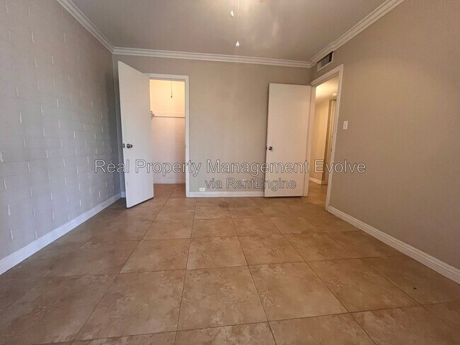 Building Photo - 12076 N Pebble Beach Dr