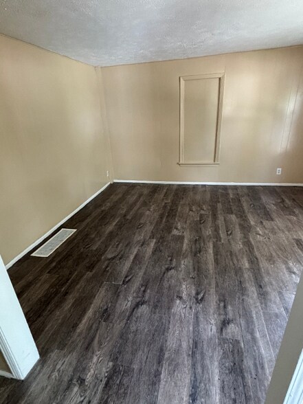 Building Photo - 338 W 17th St