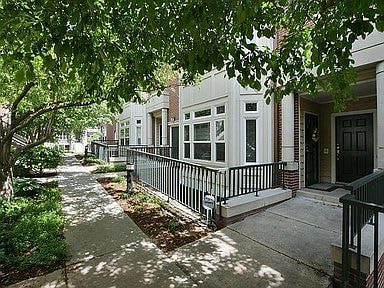 Building Photo - 31 Jackson St