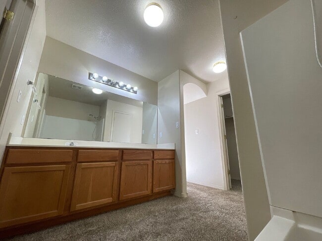 Building Photo - Two story 3 bedroom! Move in ready! Move i...