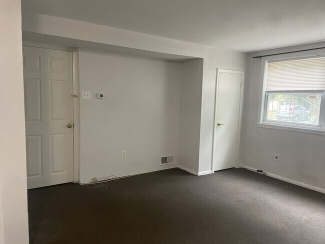 Building Photo - 260 Greenough St