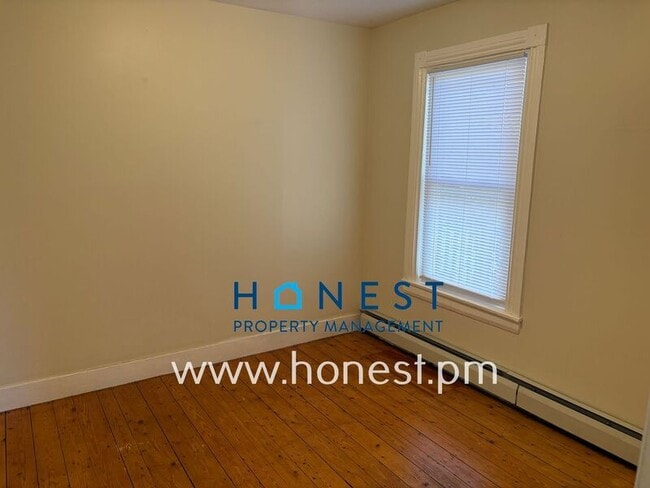 Building Photo - 7 Drummond St