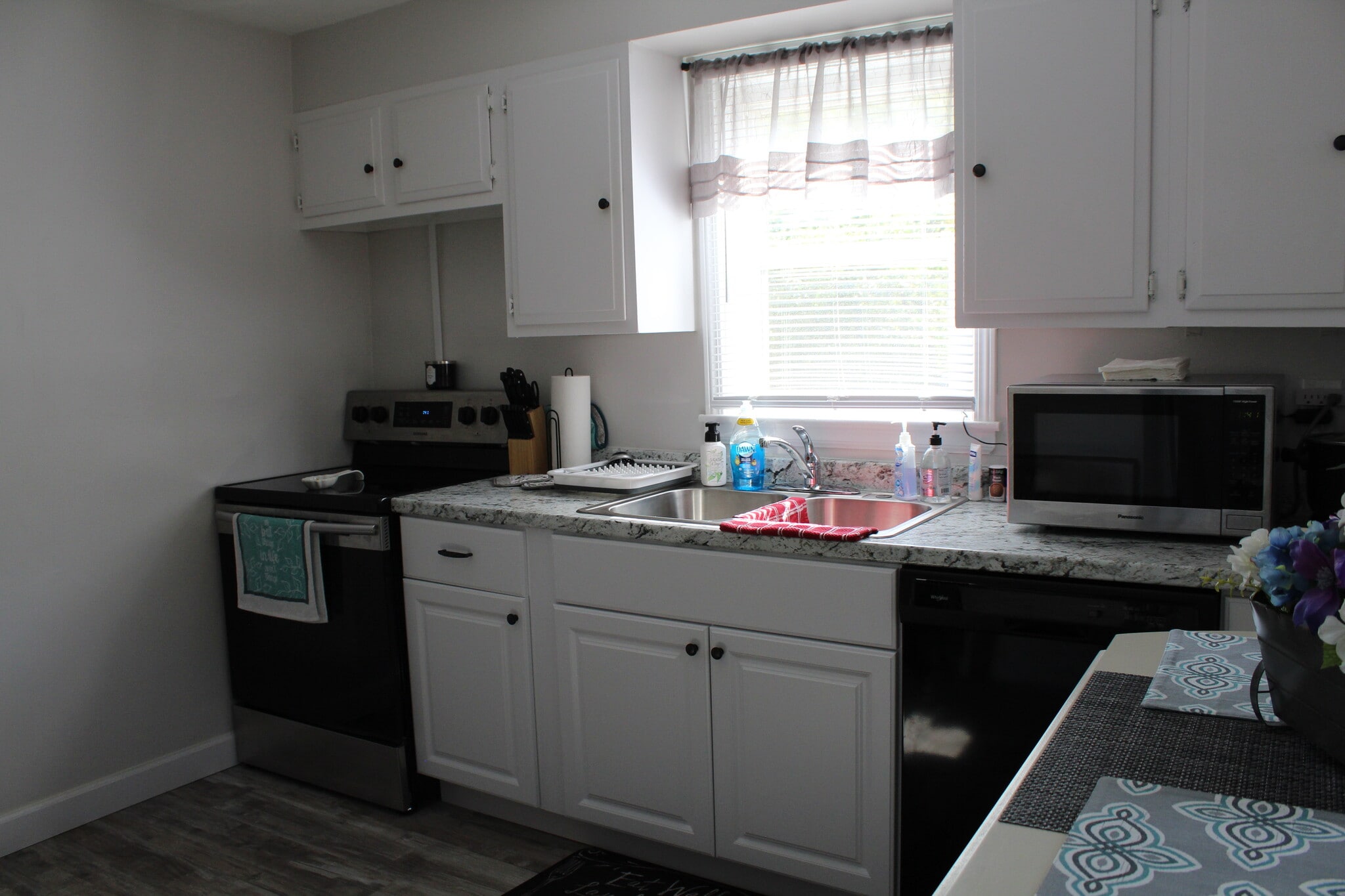 Kitchen - 1395 Ross Ave