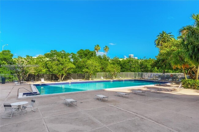 Building Photo - 7441 Wayne Ave