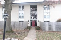 Building Photo - 10445 Briarbend Dr