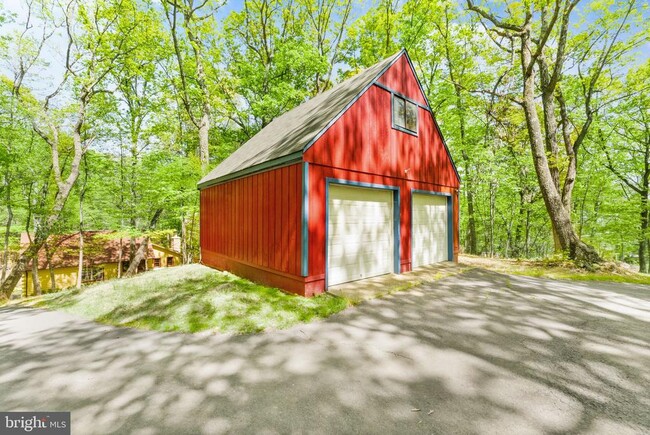 Building Photo - 1850 Ridge Rd