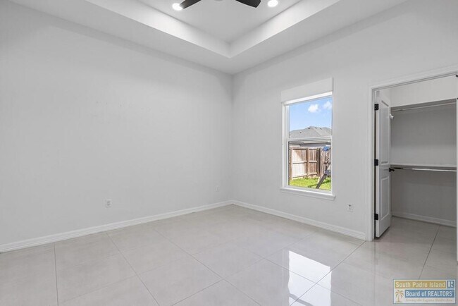 Building Photo - 7401 Hana Dr