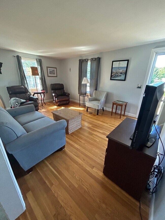 Building Photo - Dennis Port 2 bedroom Ranch