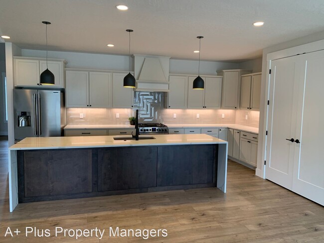 Building Photo - 5 br, 3.5 bath House - 7156 N Hourglass Dr
