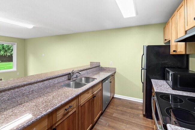 Building Photo - Ground floor 1 bed + bonus room in prime B...