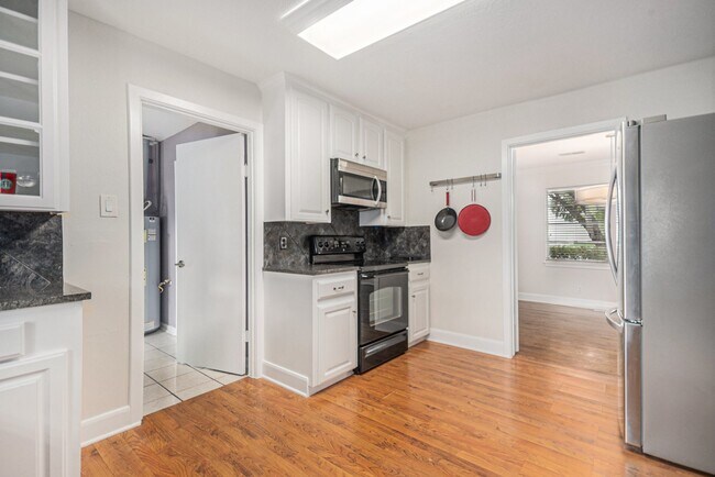 Building Photo - 12847 Memorial Dr