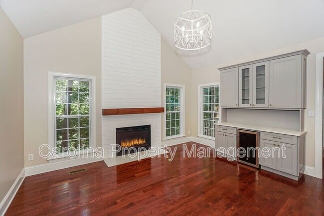 Building Photo - 181 Streamside Pl