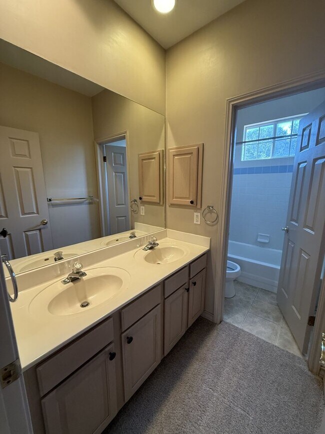 Building Photo - 4 Bedroom/3.5 bath The Vineyard Subdivision