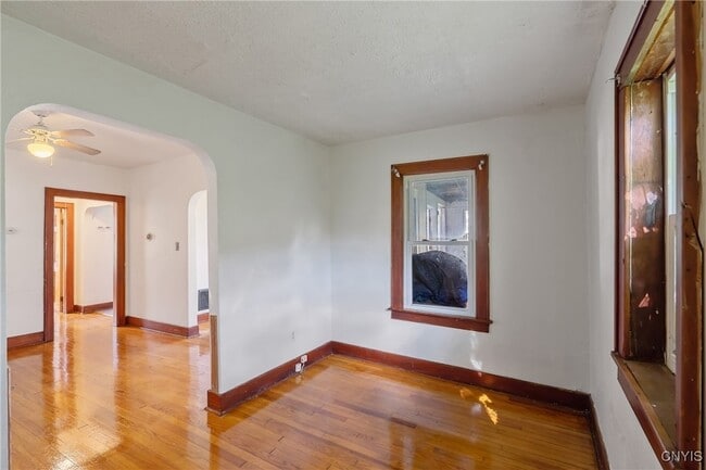 Building Photo - 518 E Brighton Ave