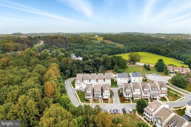 Building Photo - 10214 Nuthatch Dr