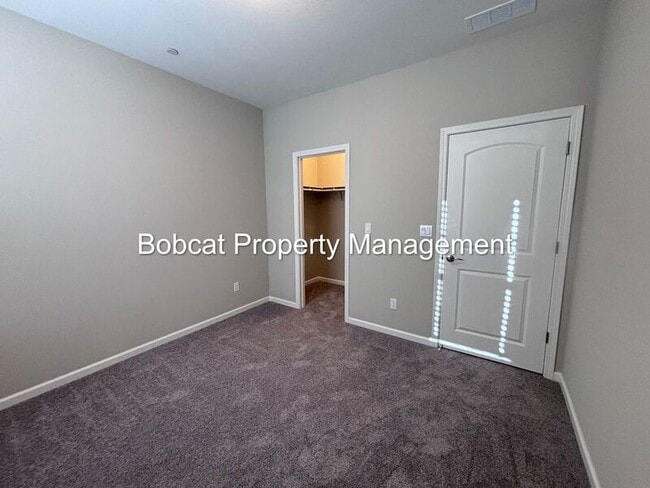 Building Photo - 860 Furlong Dr