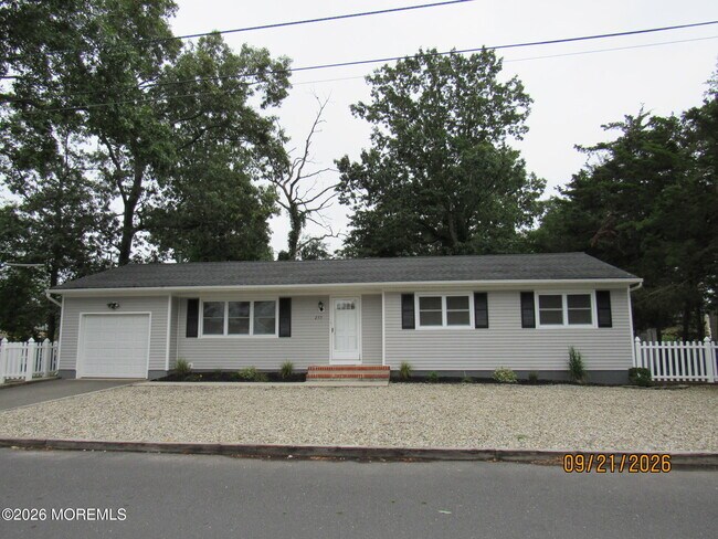 Building Photo - 255 Dogwood Ln