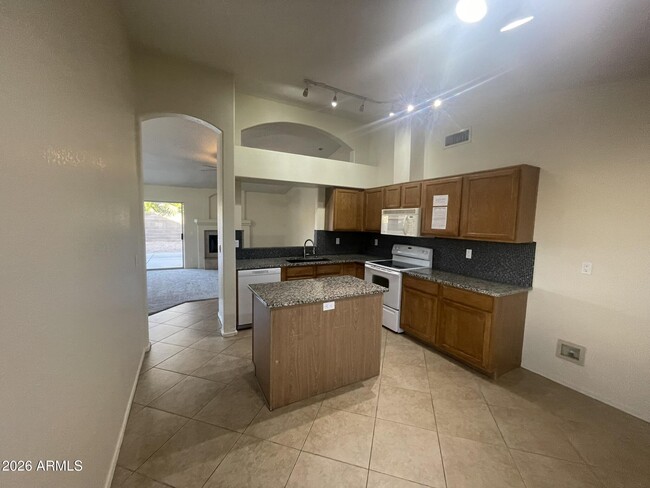 Building Photo - 1122 E Butler Dr