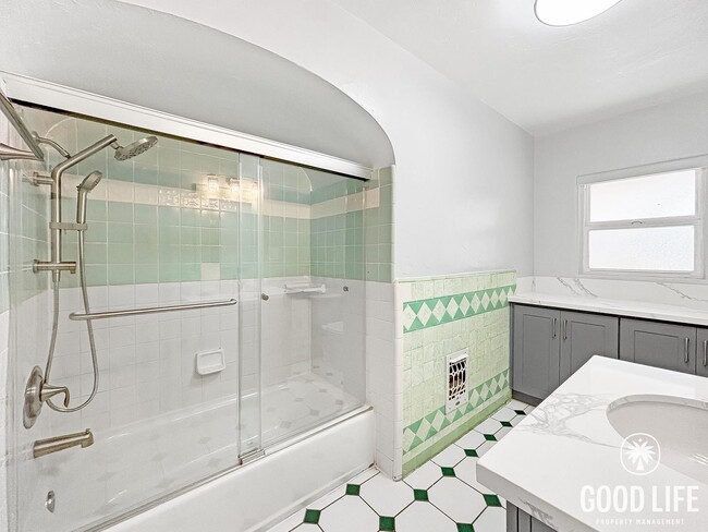 Building Photo - zIsla Vista Dr