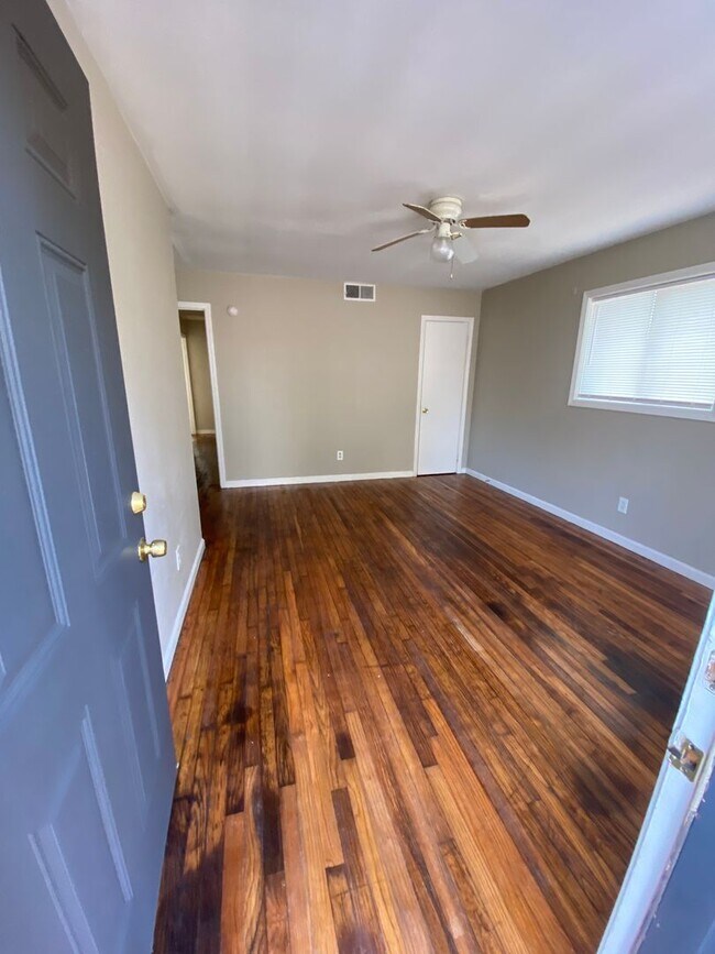 Building Photo - **ON HOLD**3 Bedroom / 1.5 Bathroom Home for Rent in Columbus, GA***