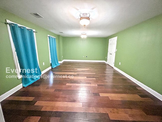 Building Photo - 3059 Southampton Dr