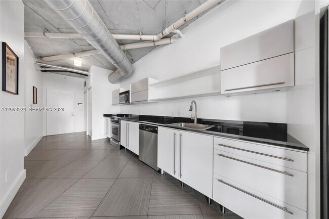 Building Photo - 690 SW 1st Ct