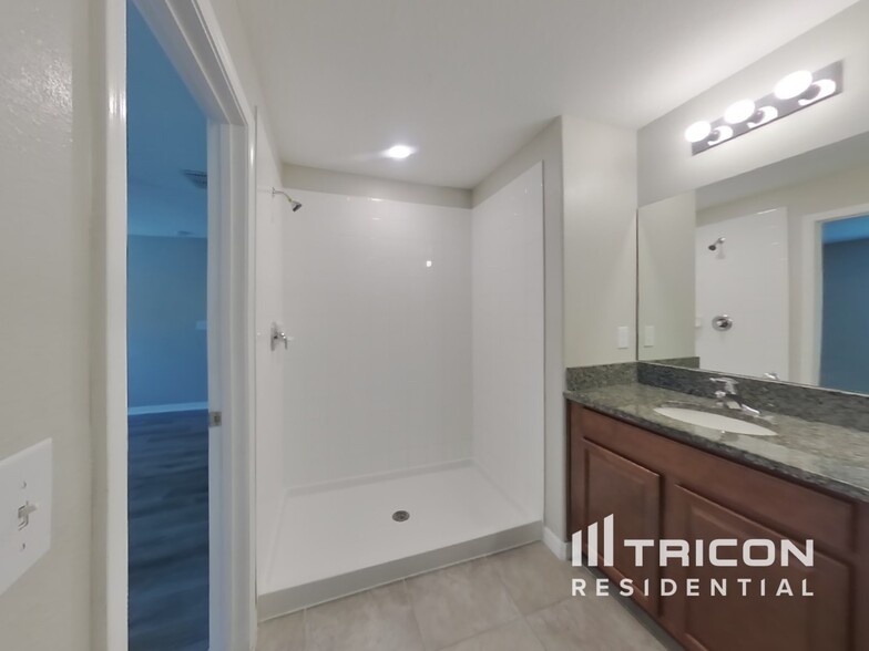 Building Photo - 10242 Strawberry Tetra Dr