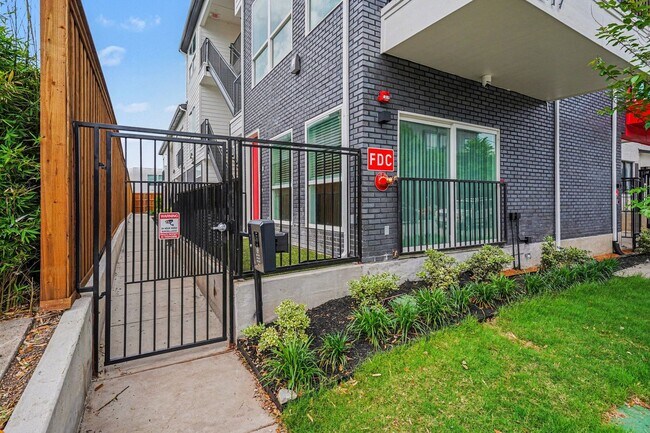 Building Photo - Be the first to live in Unit 205 at 2217 Fitzhugh—a brand-new 2026 construction offering 597 sq f...