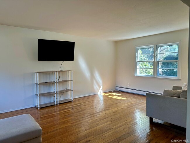 Building Photo - 5 Bronze Ct