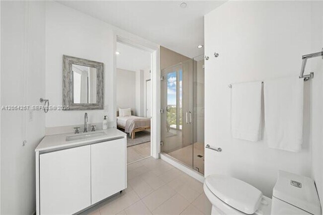 Building Photo - 2831 S Bayshore Dr