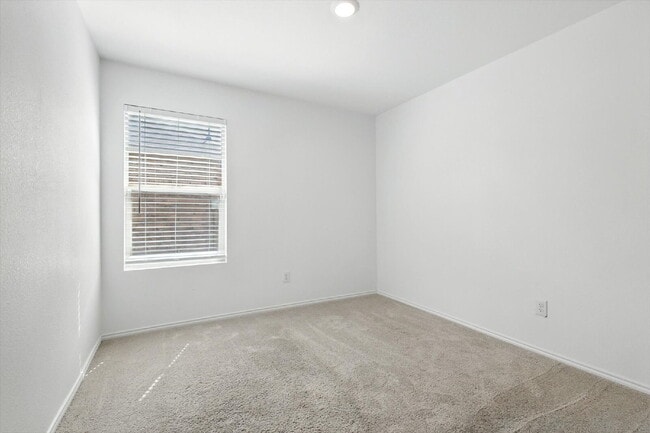 Building Photo - 1-story, 3 Bedrooms, 2 Bathrooms. Master's bedroom with ensuite bathroom and roomy walk-in closet