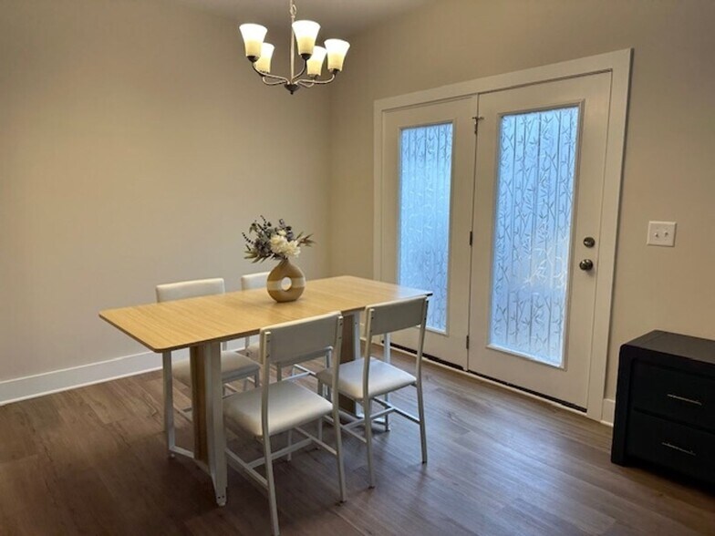 Building Photo - 816 Pryor St