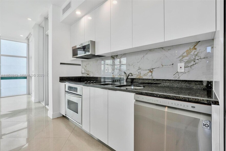 Building Photo - 3131 NE 188th St