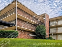 Building Photo - 2990 Rhodes Cir S
