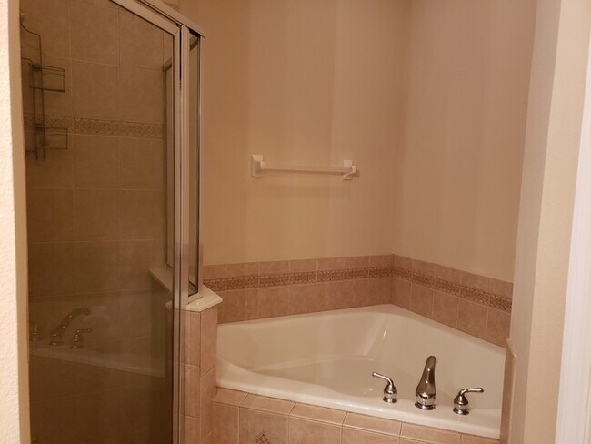 Building Photo - Nice 3 Bed 2 Bath Town Home located in San...