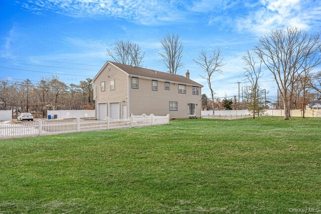 Building Photo - 475 Old Country Rd