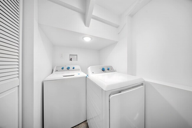 Building Photo - 1111 53rd St