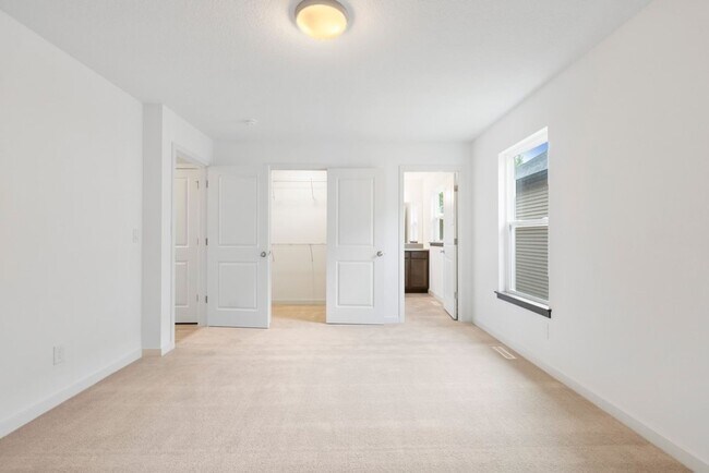 Building Photo - 127 Axlewood Dr