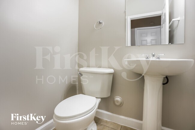 Building Photo - 1119 NE 41st Ave