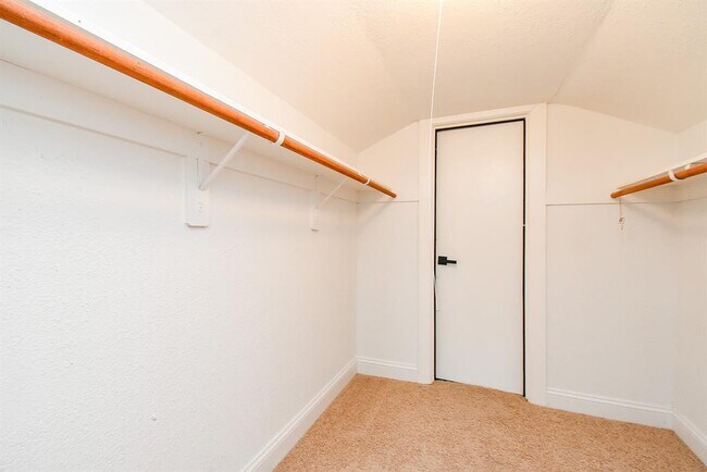 Building Photo - 5019 Stillbrooke Dr