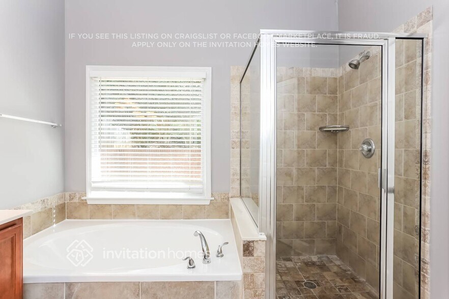 Building Photo - 1085 Chippewa Oak Dr NE