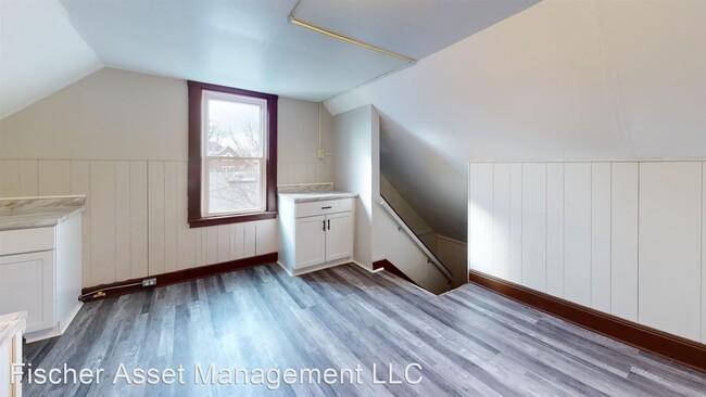 Building Photo - 1 br, 1 bath Apartment - 3210 West 98th St...